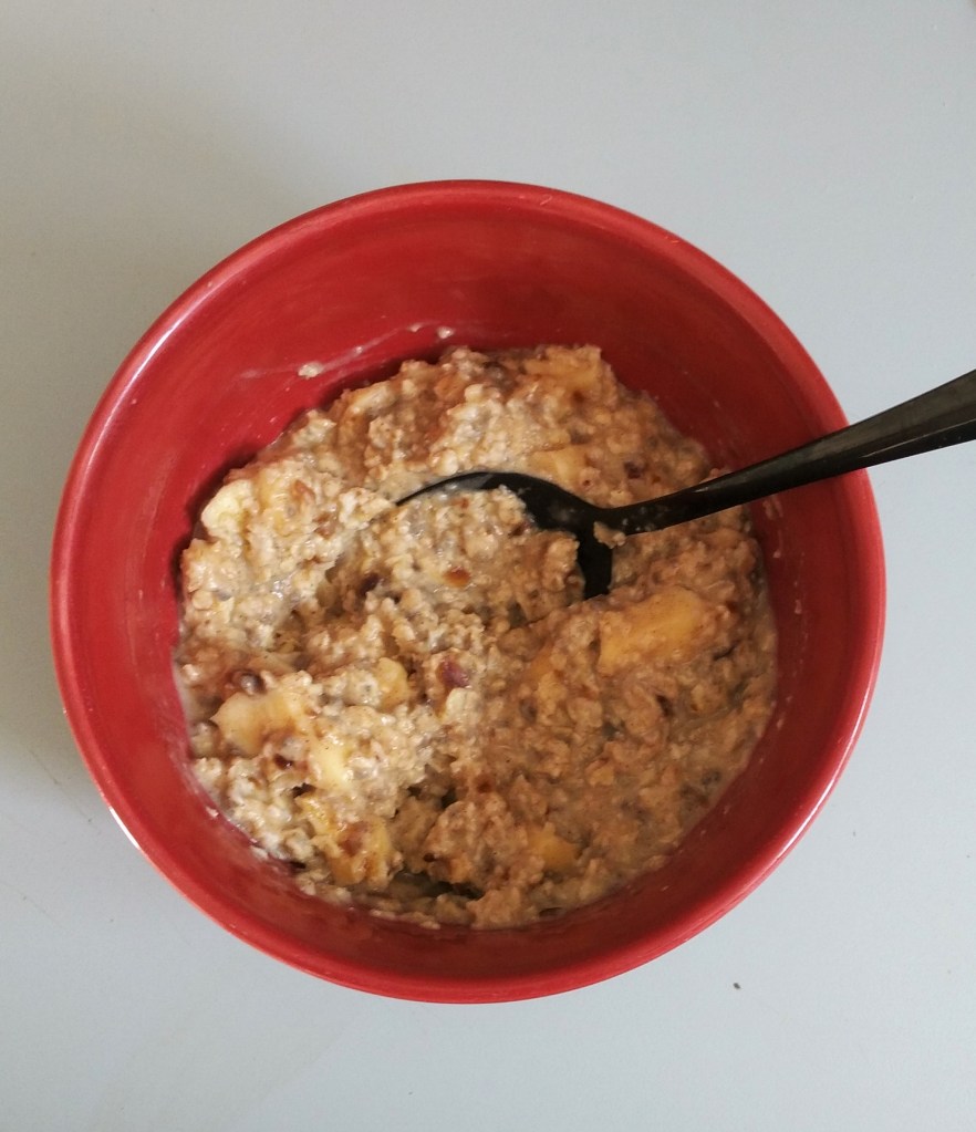 Delicious easy instant porridge recipe. Gluten free and vegan, dairy free breakfast idea. Apple and cinnamon perfect for autumn.